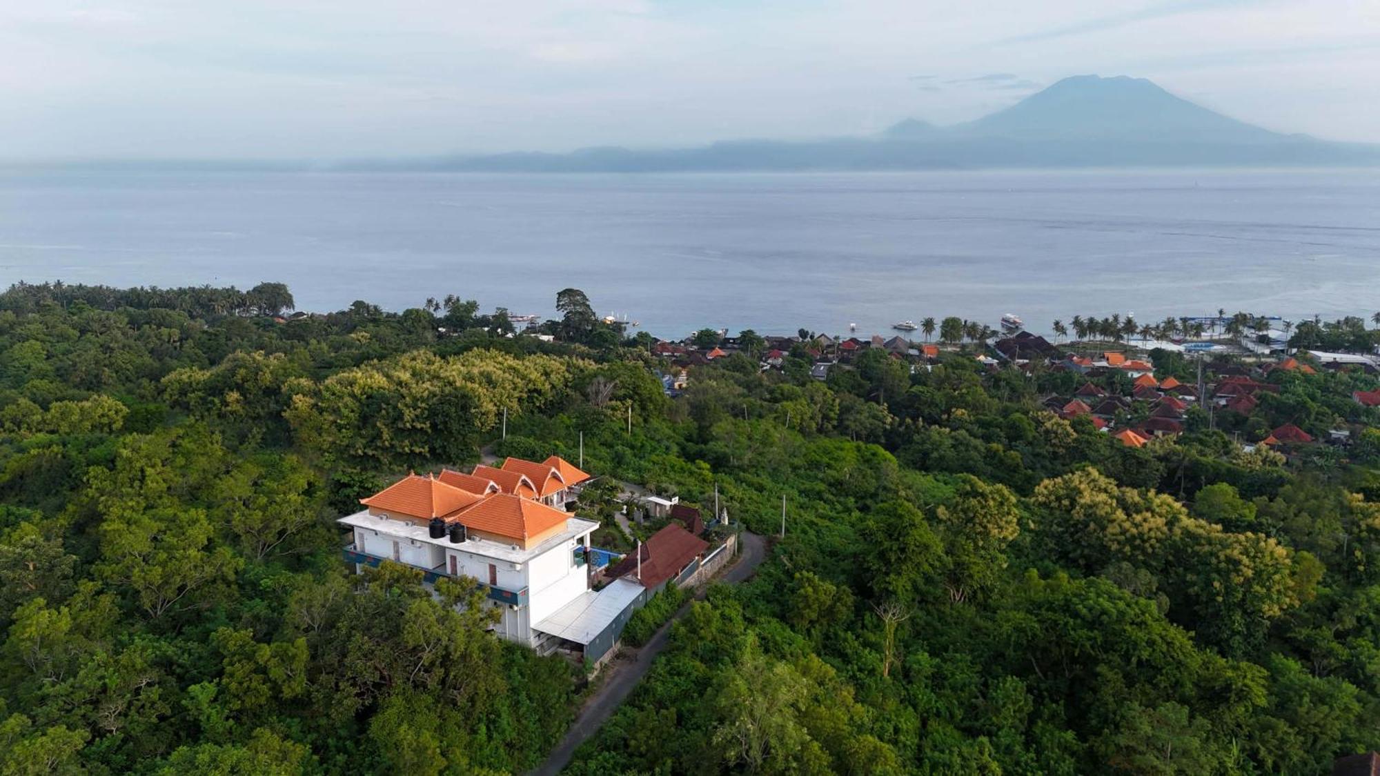 D'Arya Sea View Hotell Batununggul Exteriör bild